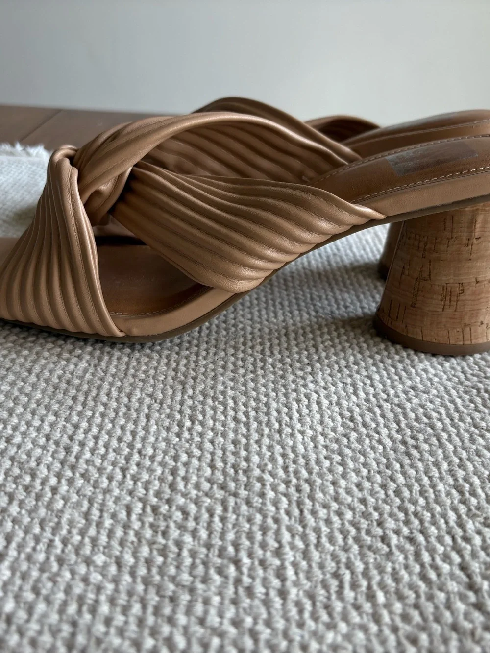 Dolce Vita Falon Women’s Knotted Slide Beige Sandals 3” Heel Size 8-8 1/2